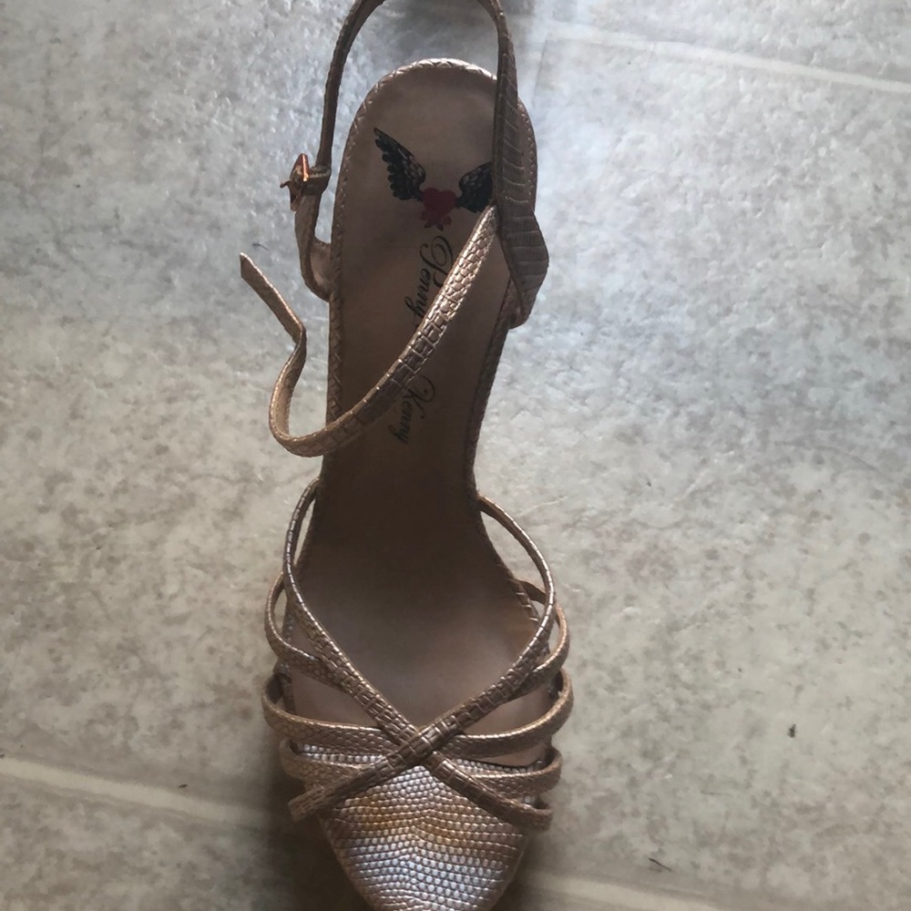 High heels - Picture 3 of 5